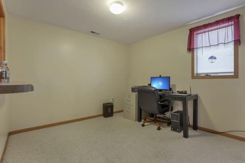 Tiny photo for 412 Hunters Court, Newark, OH 43055 (MLS # 225040977)