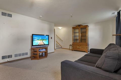 Tiny photo for 412 Hunters Court, Newark, OH 43055 (MLS # 225040977)