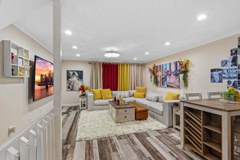 Tiny photo for 2101 Tamarin Drive 11B #11B, Columbus, OH 43235 (MLS # 226002796)