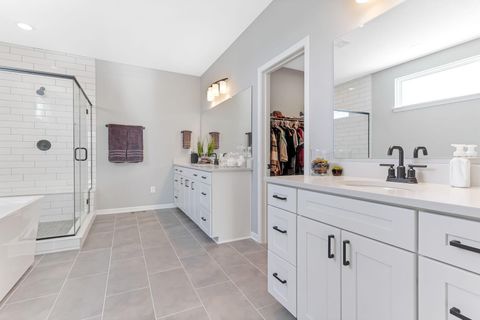 Photo of 4532 Coyote Crossing, Powell, OH 43065 (MLS # 225045399)