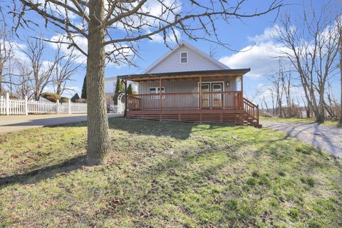 Photo of 612 N Clinton Street, Mount Vernon, OH 43050 (MLS # 226007652)