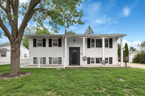 Photo of 412 Denwood Drive S, Columbus, OH 43230 (MLS # 226011970)