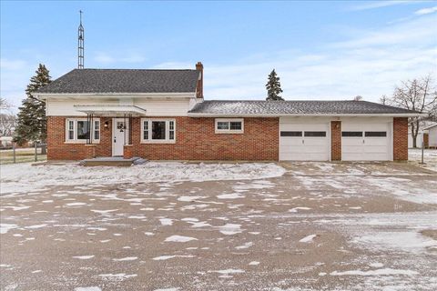 Photo of 371 W Lynn Street, Saint Paris, OH 43072 (MLS # 226010754)