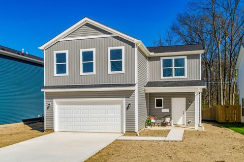 Photo of 324 Postle Boulevard, Columbus, OH 43228 (MLS # 226011012)