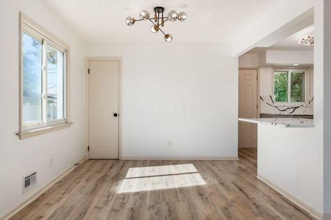 Tiny photo for 4241 Ashgrove Drive, Grove City, OH 43123 (MLS # 225039494)