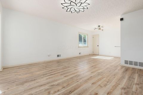 Tiny photo for 4241 Ashgrove Drive, Grove City, OH 43123 (MLS # 225039494)