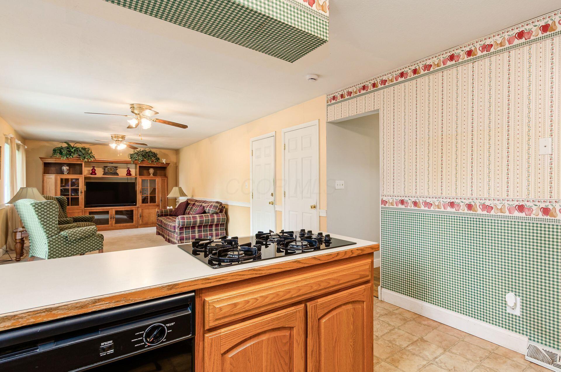 6509 Rocky Den Road, Reynoldsburg, Ohio image 14