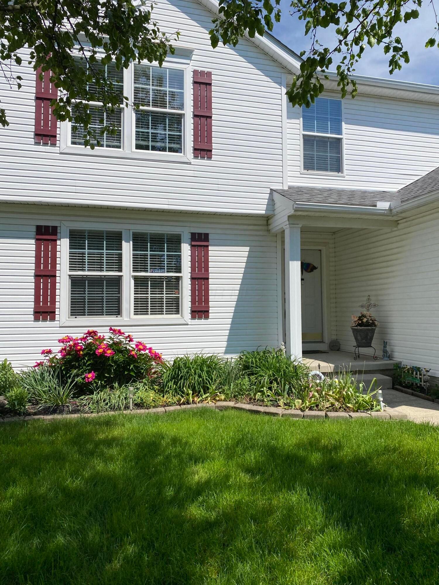 332 Masonglen Court, Pataskala, Ohio image 1