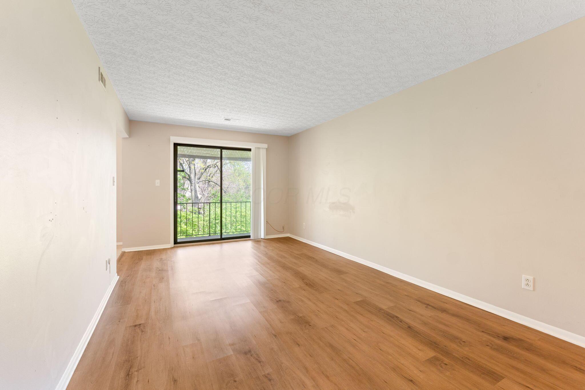 3204 Chateau Morse Court, Columbus, Ohio image 2