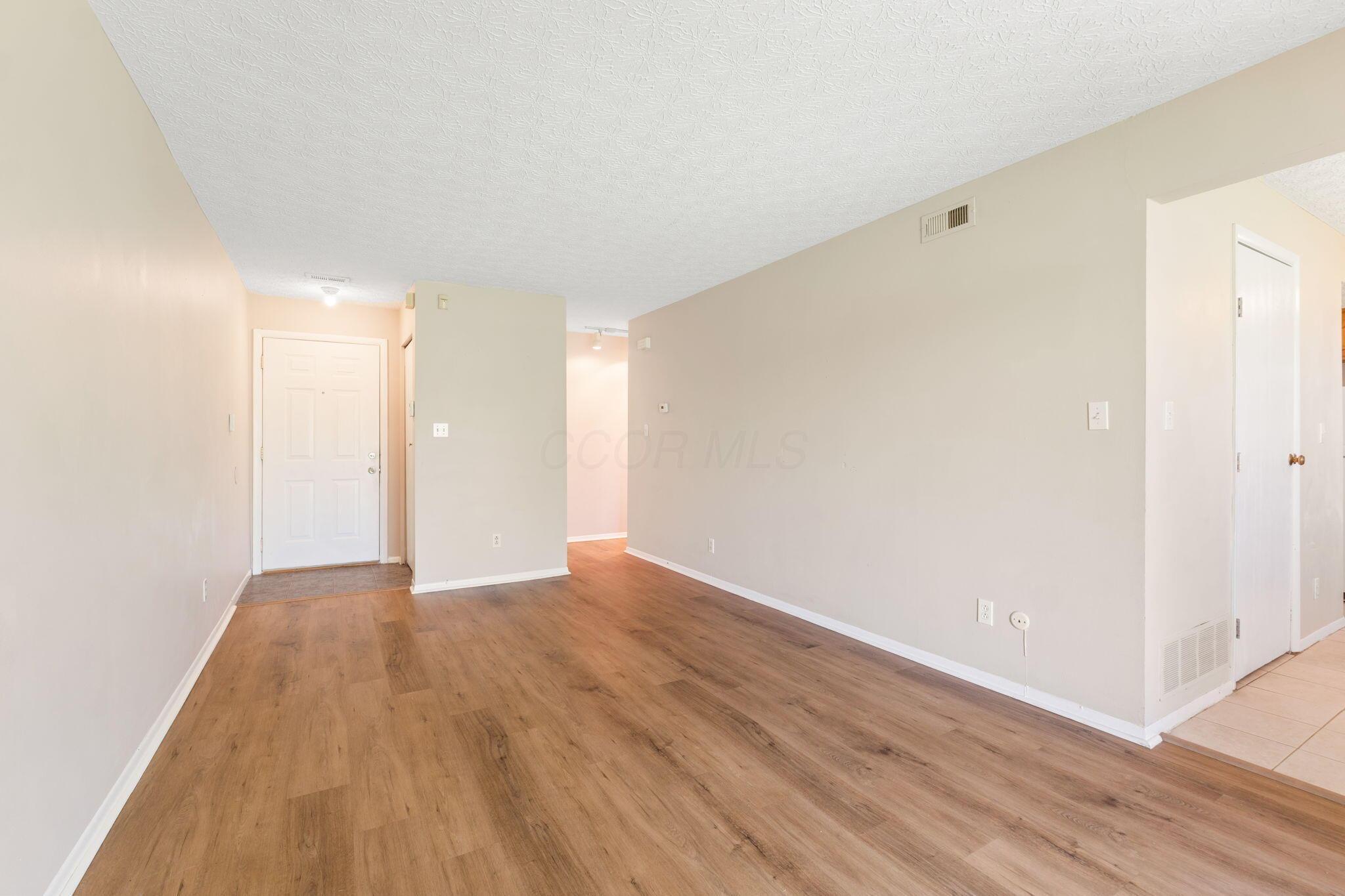 3204 Chateau Morse Court, Columbus, Ohio image 3