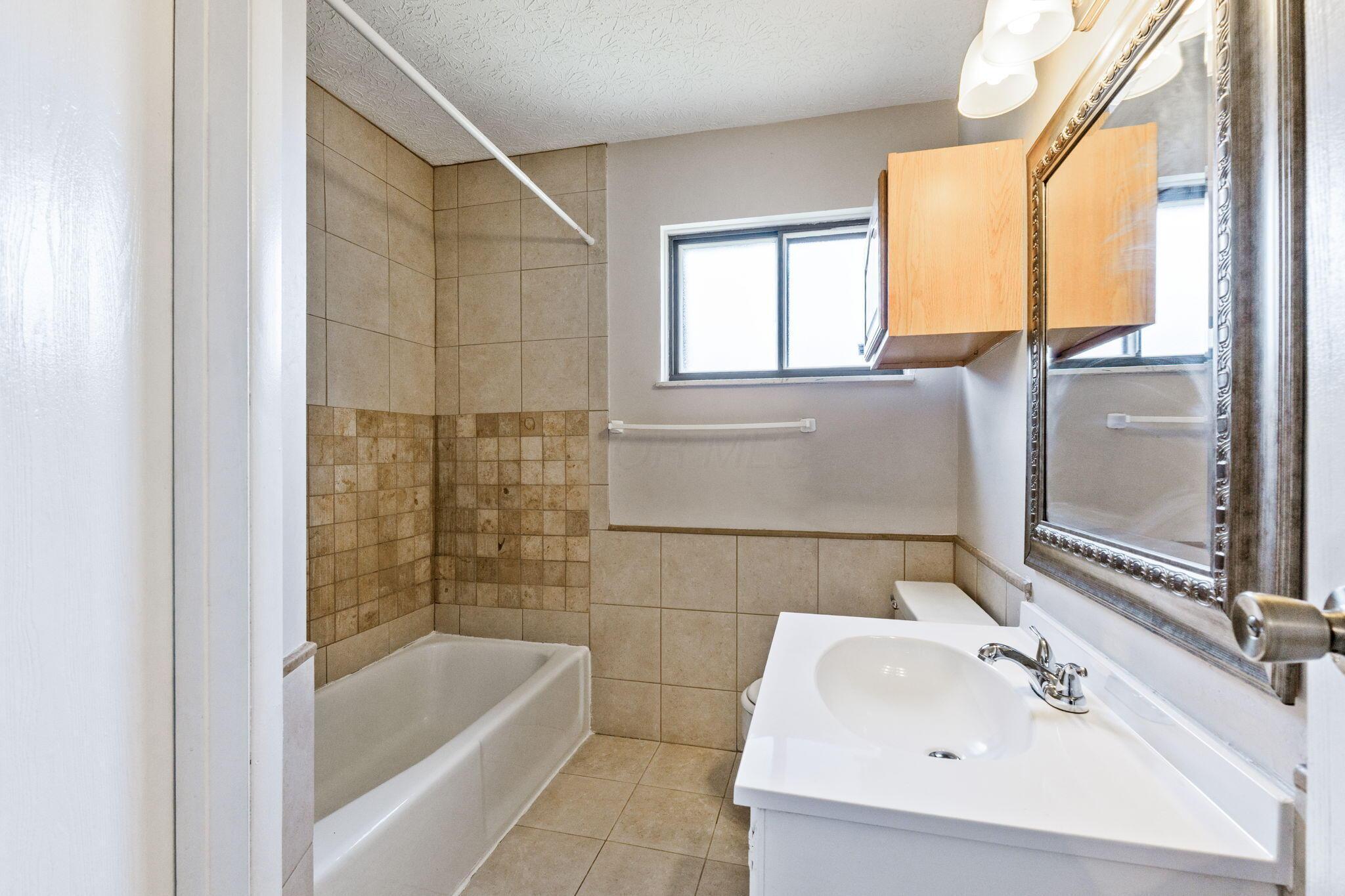 3204 Chateau Morse Court, Columbus, Ohio image 15