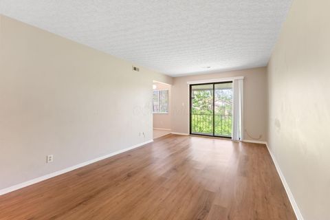 Photo of 3204 Chateau Morse Court, Columbus, OH 43231 (MLS # 225020717) Photo of 3204 Chateau Morse Court, Columbus, OH 43231 (MLS # 225020717)