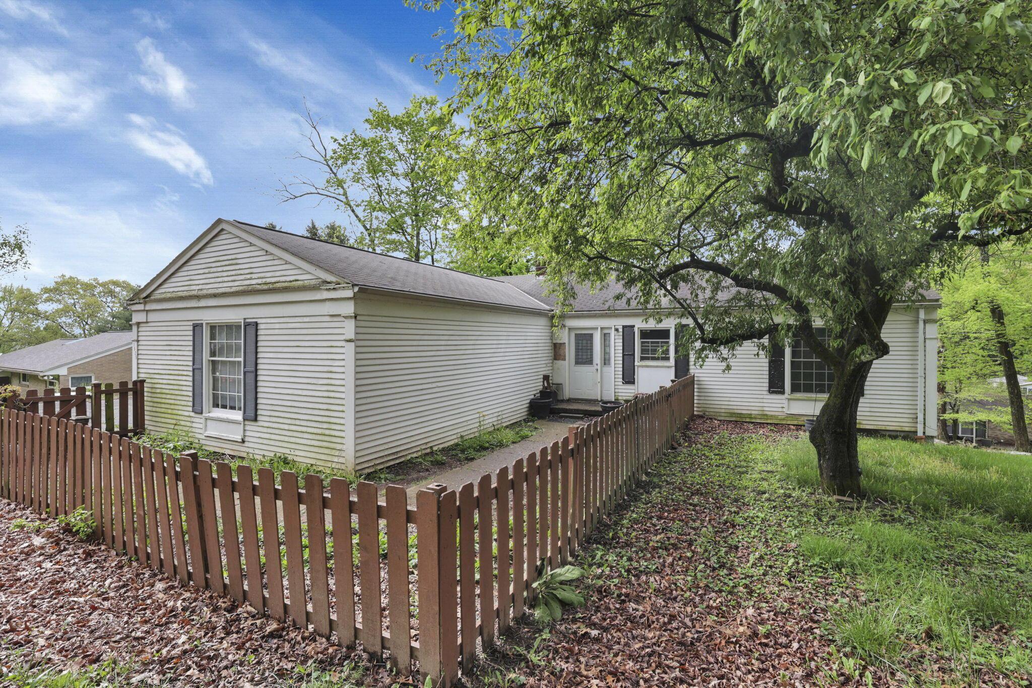 1525 Krebs Drive, Newark, Ohio image 7