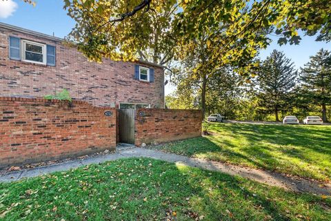 Tiny photo for 4720 Merrifield Place 67 #67, Columbus, OH 43220 (MLS # 225039463)