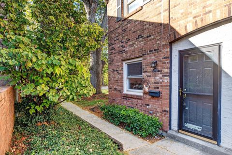 Photo of 4720 Merrifield Place 67 #67, Columbus, OH 43220 (MLS # 225039463)