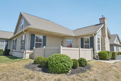 Photo of 4135 Waterside Place 12 #12, Grove City, OH 43123 (MLS # 225033926)