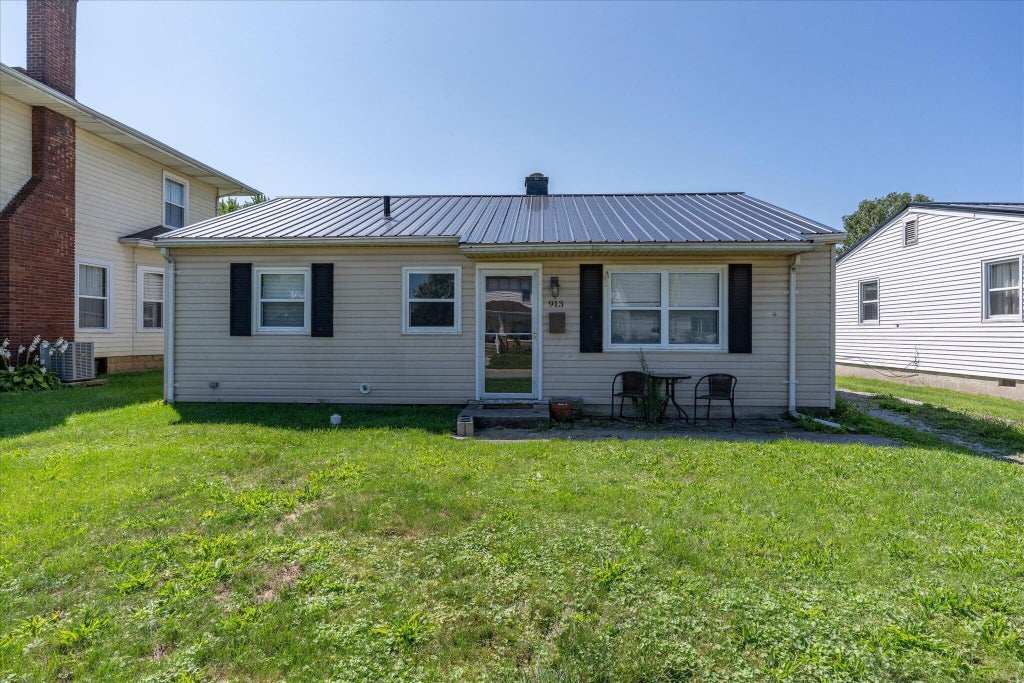 Photo of 913 Washington Avenue, Washington Court House, OH 43160 (MLS # 226032245)