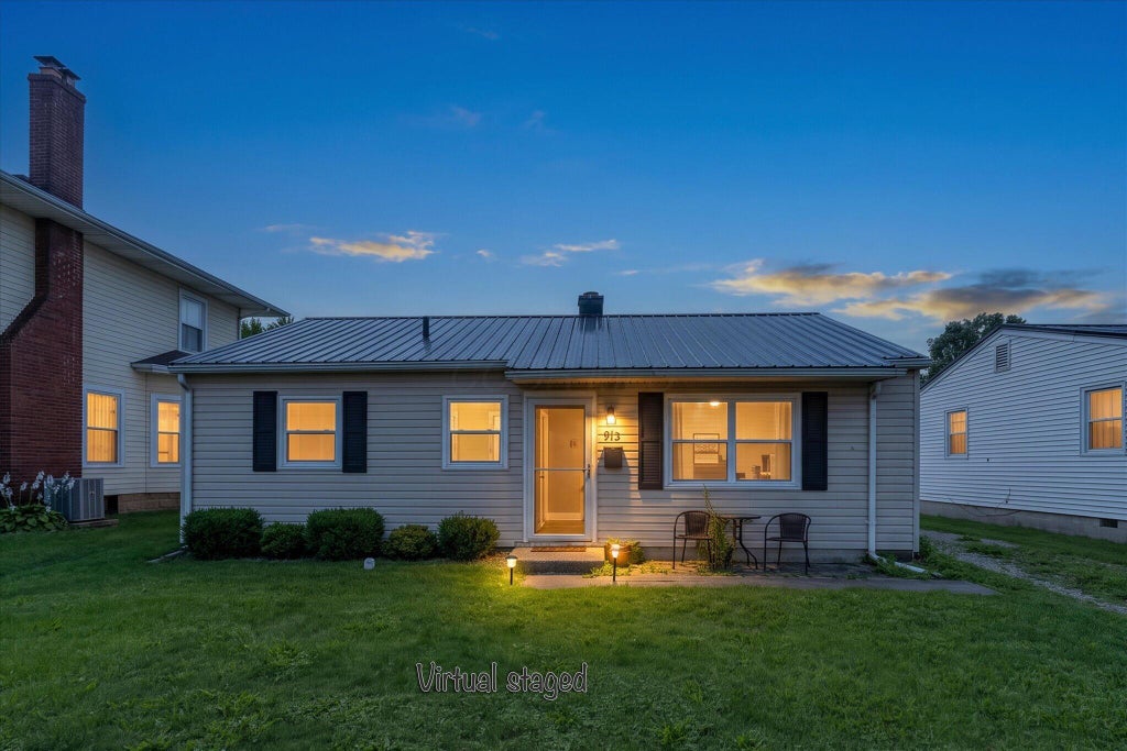Photo of 913 Washington Avenue, Washington Court House, OH 43160 (MLS # 226032245)