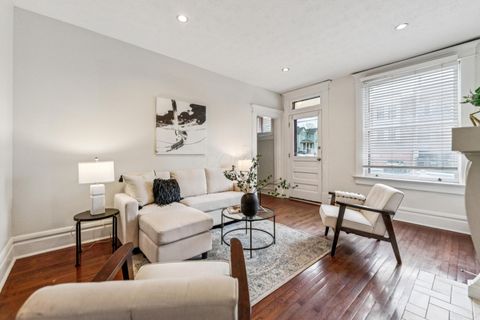 Photo of 915 Dennison Avenue, Columbus, OH 43201 (MLS # 226007510)