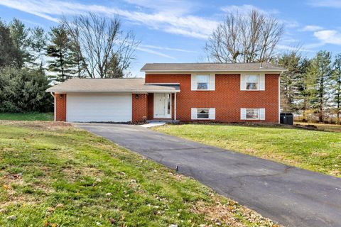 Photo of 49 Commanche Court, Granville, OH 43023 (MLS # 225043136)