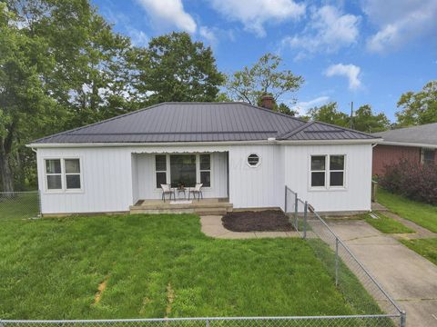 Photo of 507 Beacon Road, Newark, OH 43055 (MLS # 226009045)