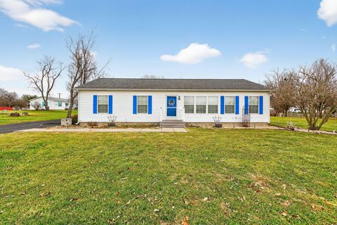 Photo of 484 Cedarwood Road, Columbus, OH 43207 (MLS # 226000706)