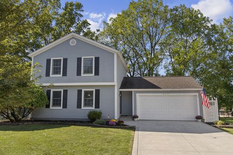 Photo of 4881 Pear Tree Court, Columbus, OH 43230 (MLS # 225038940)