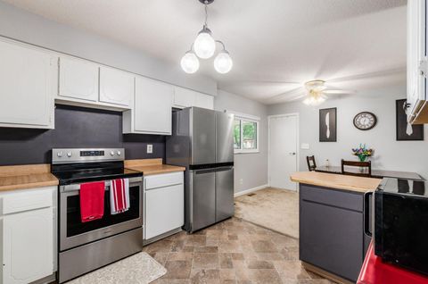 Tiny photo for 5912 Starcrest Drive, Galloway, OH 43119 (MLS # 226014004)