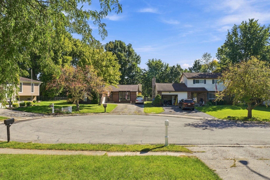Photo of 880 Lantern Drive, Marysville, OH 43040 (MLS # 226037242)