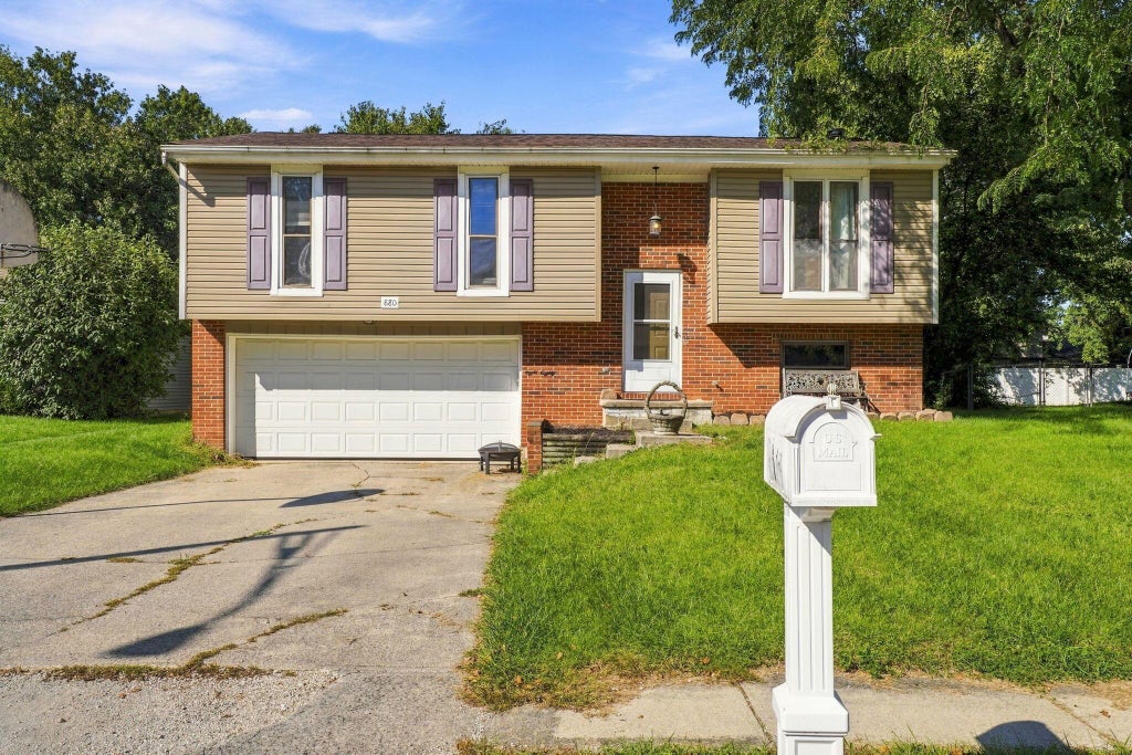 Photo of 880 Lantern Drive, Marysville, OH 43040 (MLS # 226037242)
