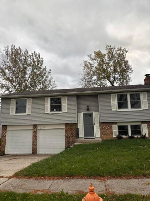 Photo of 2503 Hingham Lane, Columbus, OH 43224 (MLS # 225040144)