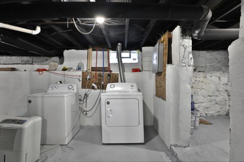 Tiny photo for 2812 E 11th Avenue, Columbus, OH 43219 (MLS # 225040237)