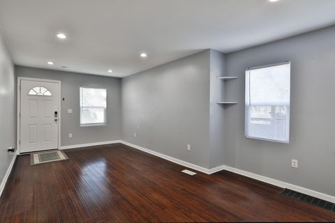 Tiny photo for 2812 E 11th Avenue, Columbus, OH 43219 (MLS # 225040237)