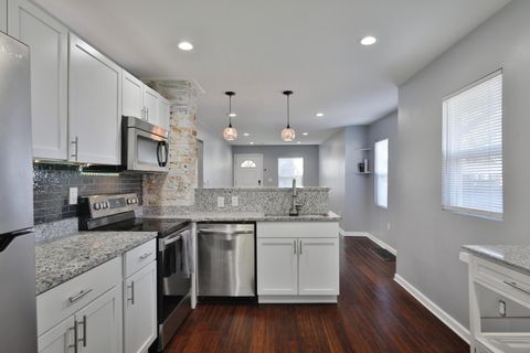 Tiny photo for 2812 E 11th Avenue, Columbus, OH 43219 (MLS # 225040237)