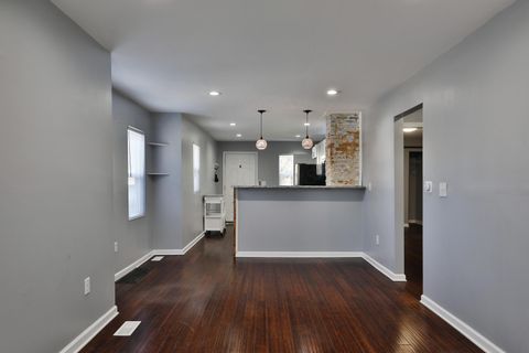 Tiny photo for 2812 E 11th Avenue, Columbus, OH 43219 (MLS # 225040237)