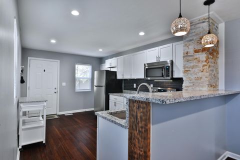 Tiny photo for 2812 E 11th Avenue, Columbus, OH 43219 (MLS # 225040237)