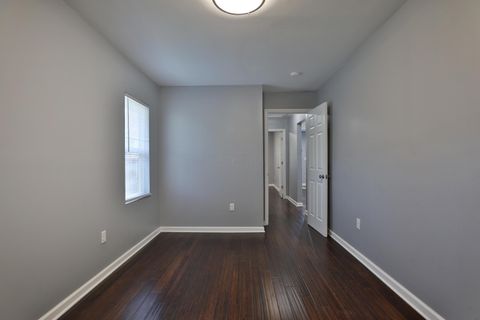 Tiny photo for 2812 E 11th Avenue, Columbus, OH 43219 (MLS # 225040237)
