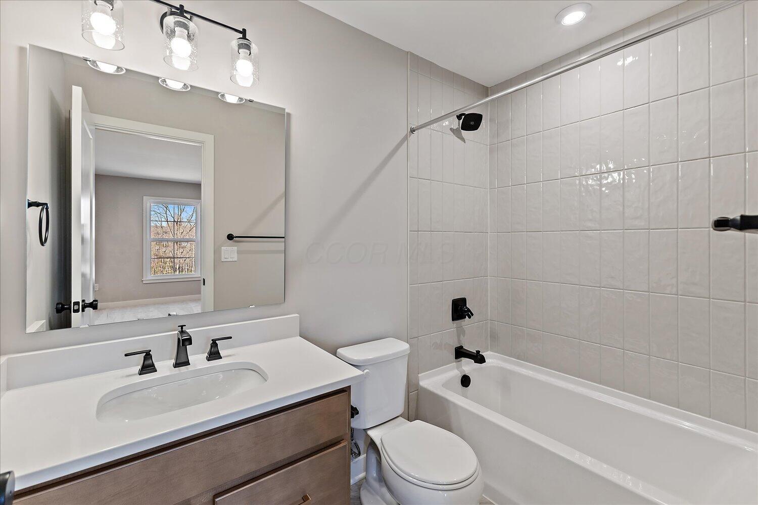 2425 Bent Grass Way, Beavercreek, Ohio image 29