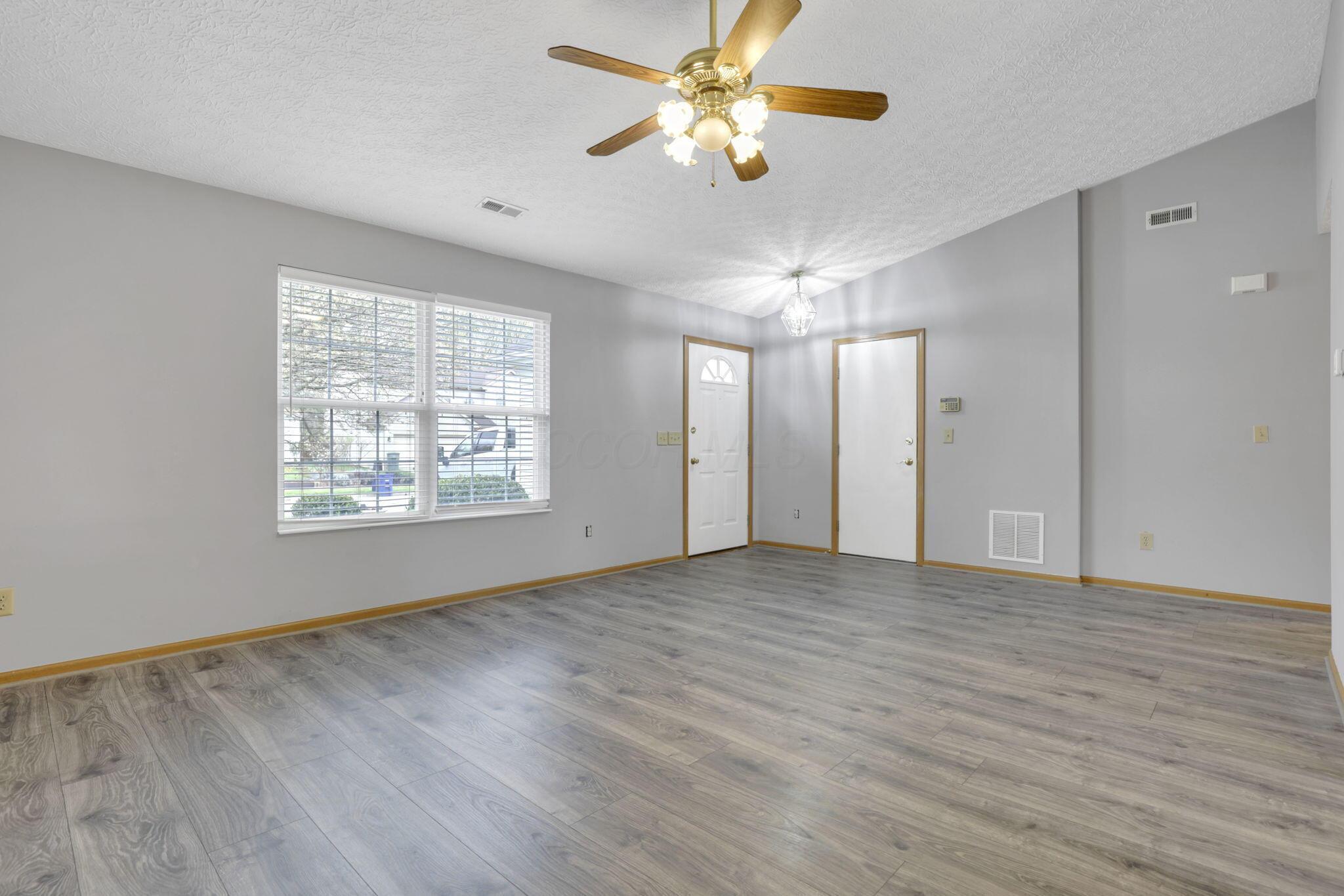 7050 Weurful Drive, Canal Winchester, Ohio image 8