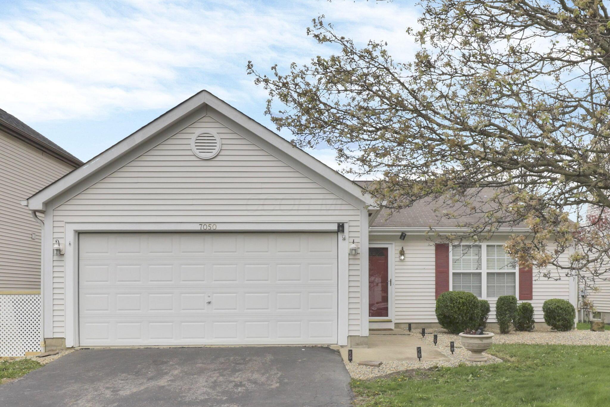 7050 Weurful Drive, Canal Winchester, Ohio image 1