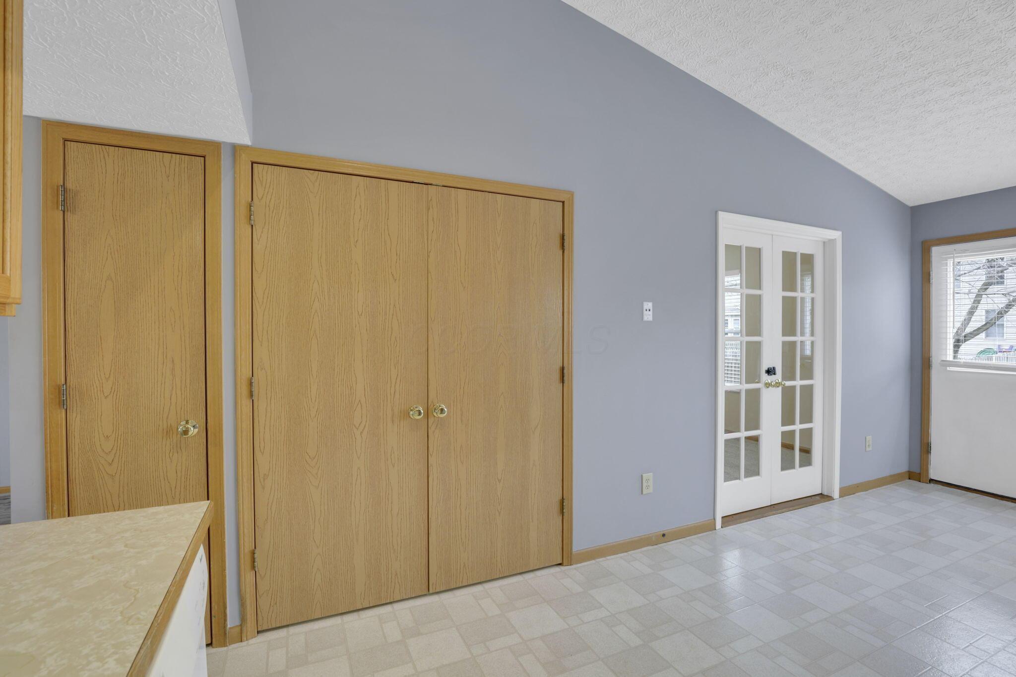 7050 Weurful Drive, Canal Winchester, Ohio image 12