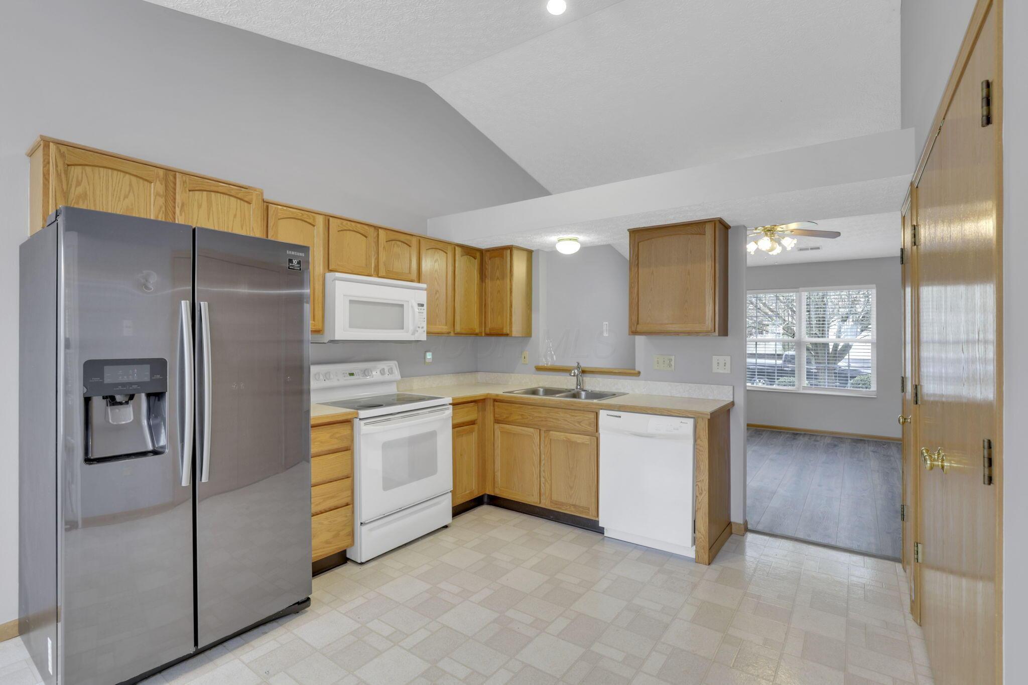 7050 Weurful Drive, Canal Winchester, Ohio image 10