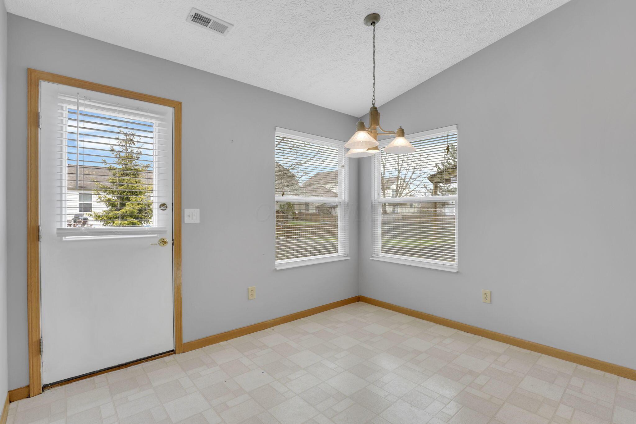 7050 Weurful Drive, Canal Winchester, Ohio image 15