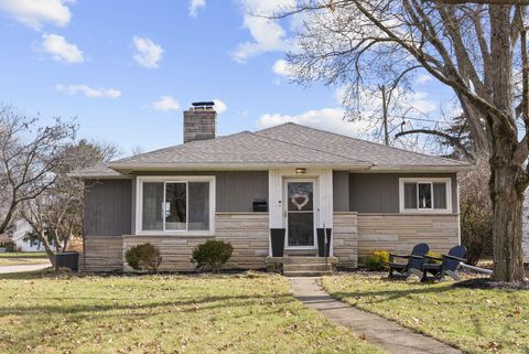 Photo of 3194 Mountview Road, Columbus, OH 43221 (MLS # 226005596)