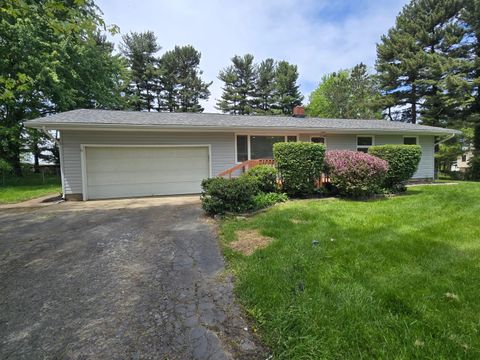 Photo of 106 Sharon Heights Road SW, Pataskala, OH 43062 (MLS # 226017440)