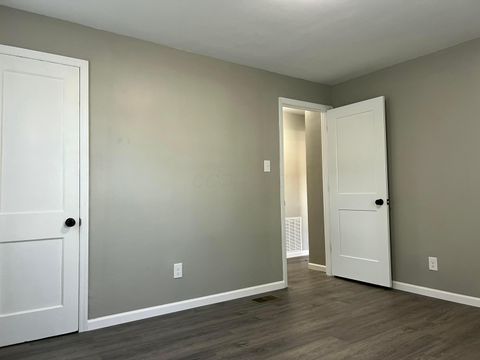 Tiny photo for 2488 Mcguffey Road, Columbus, OH 43211 (MLS # 225037563)