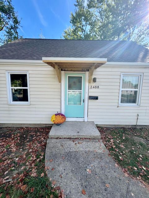 Tiny photo for 2488 Mcguffey Road, Columbus, OH 43211 (MLS # 225037563)