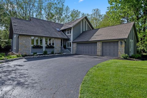 Photo of 6753 Lakeside Circle W, Worthington, OH 43085 (MLS # 226014625)