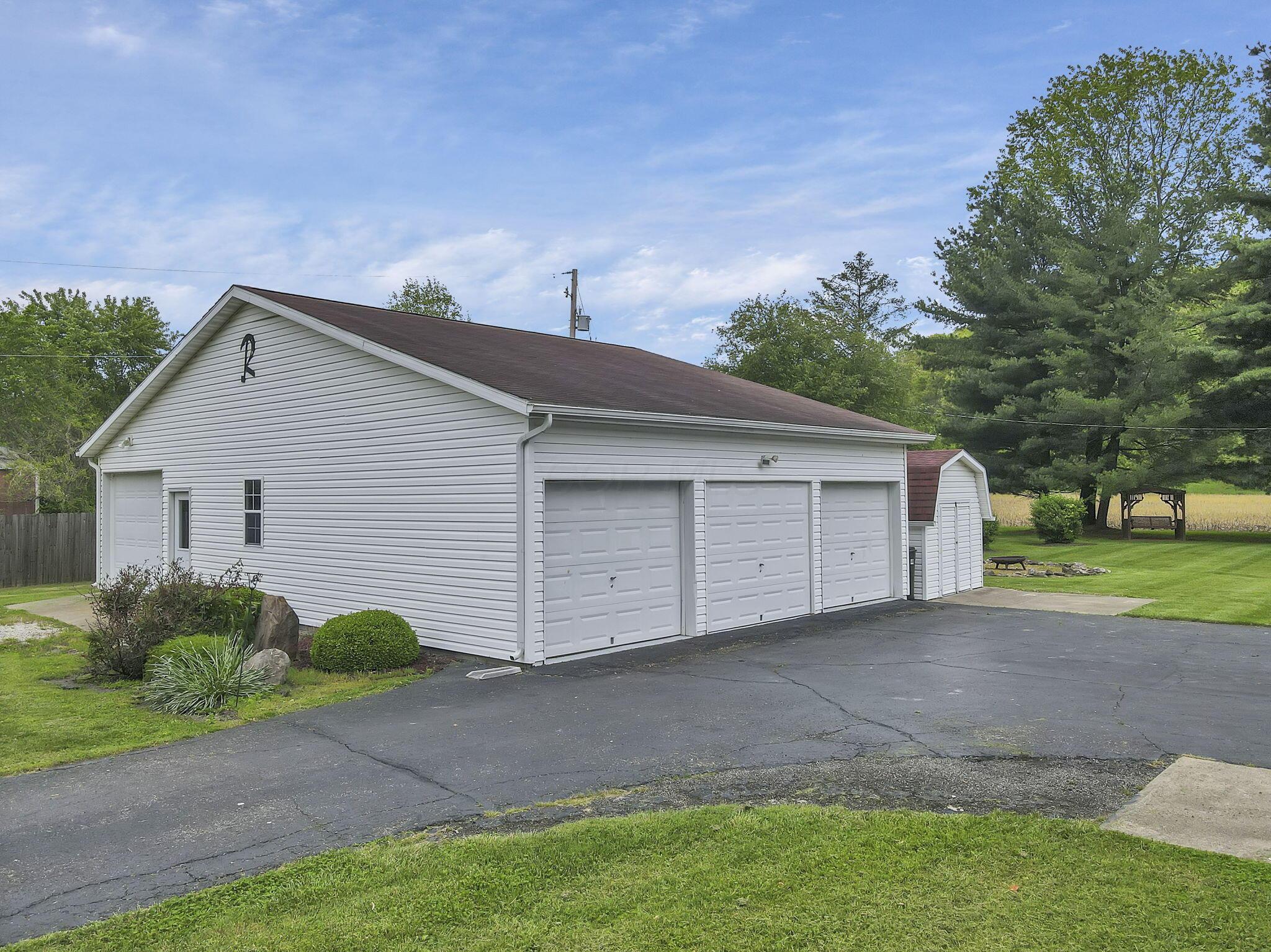 36718 Hocking Drive, Logan, Ohio image 6