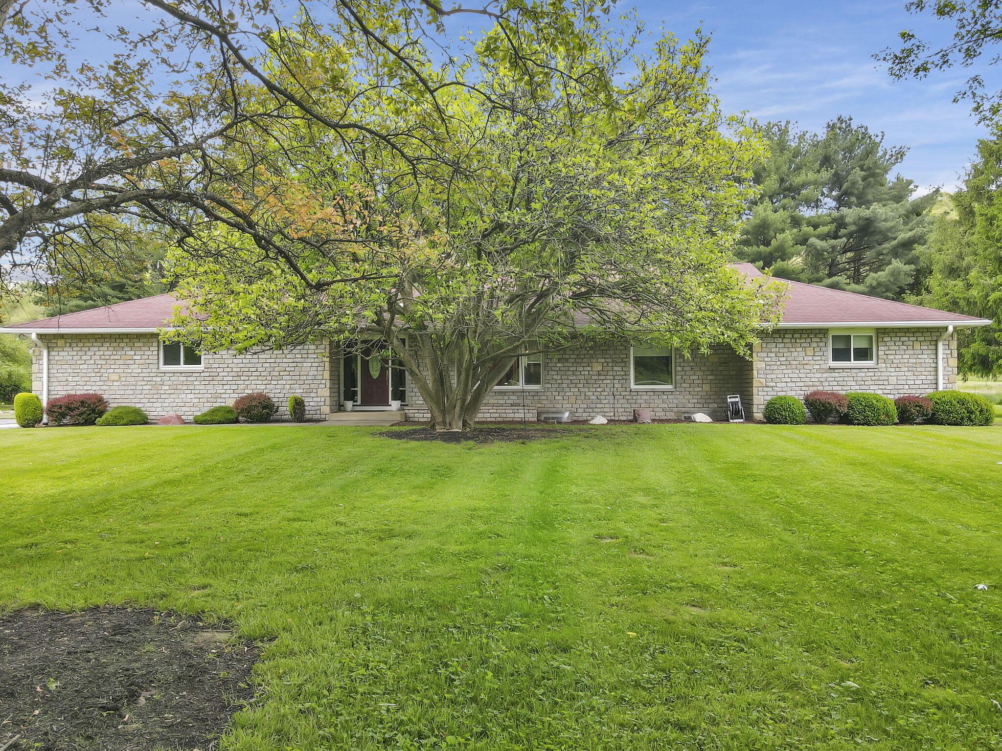 36718 Hocking Drive, Logan, Ohio image 1